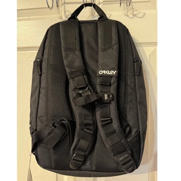 Oakley Street Organizing Backpack 22L Blackout Laptop Bag RFID New School Travel - Picture 6 of 8